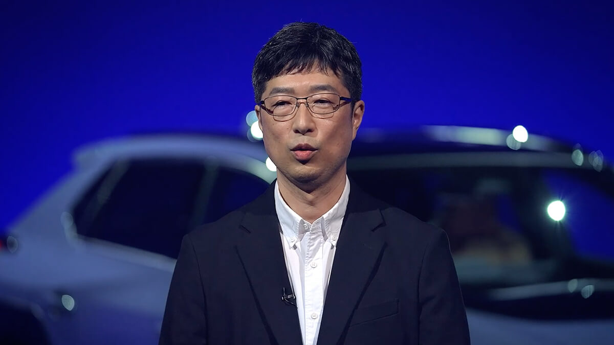 SUBARU SOLTERRA SUV technikai bemutató Daisuke Ono, projekt vezérigazgató előadásában.